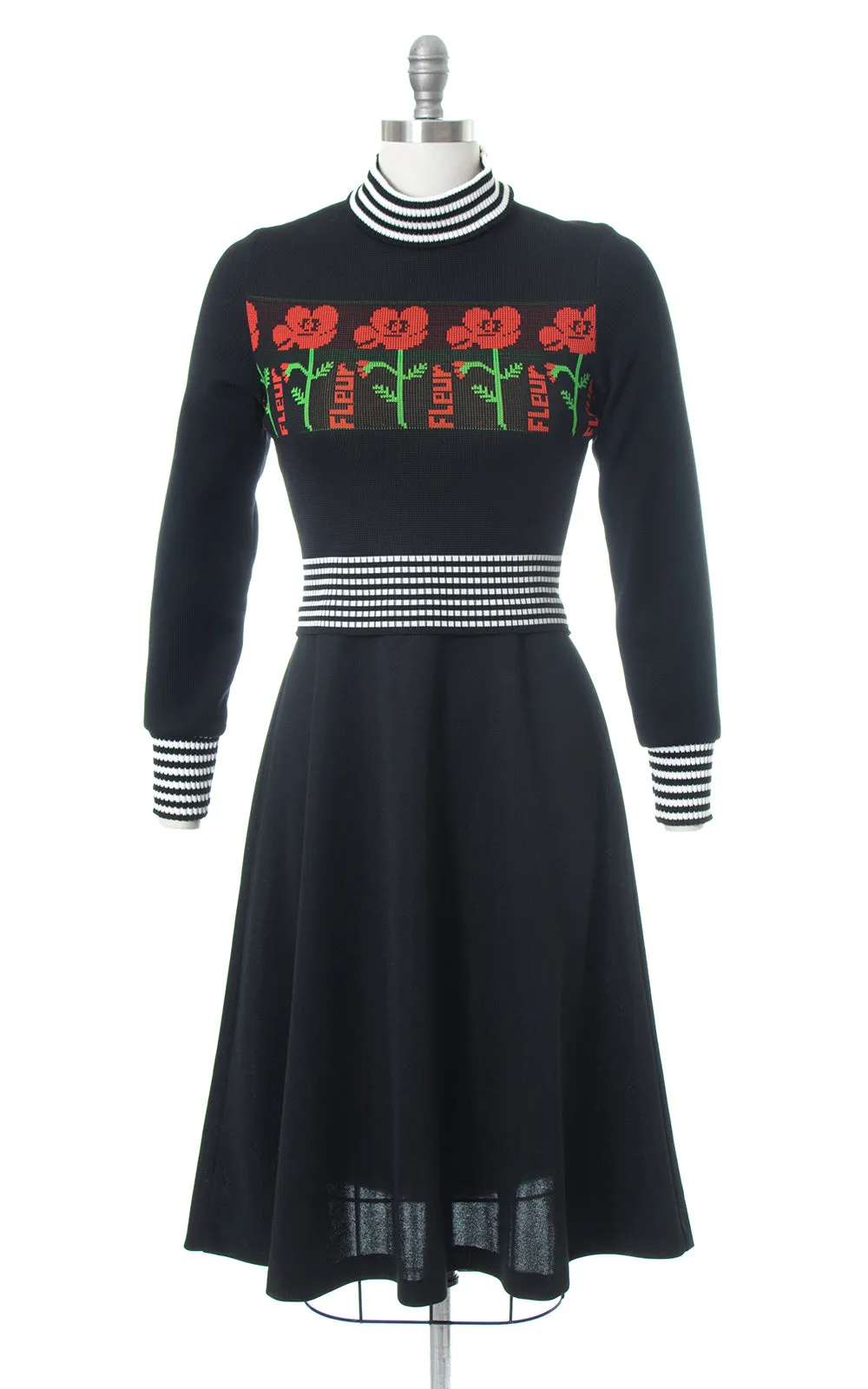 1970s "Fleur" Poppy Novelty Print Sweater Dress | small/medium