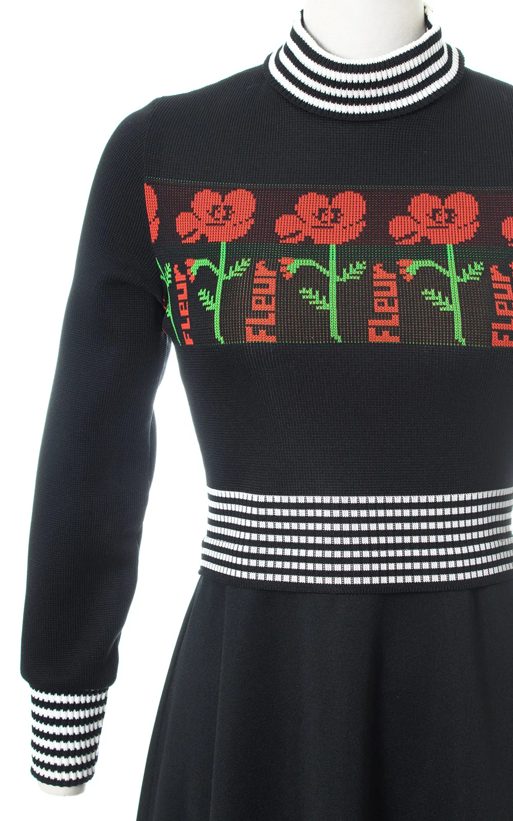 1970s "Fleur" Poppy Novelty Print Sweater Dress | small/medium