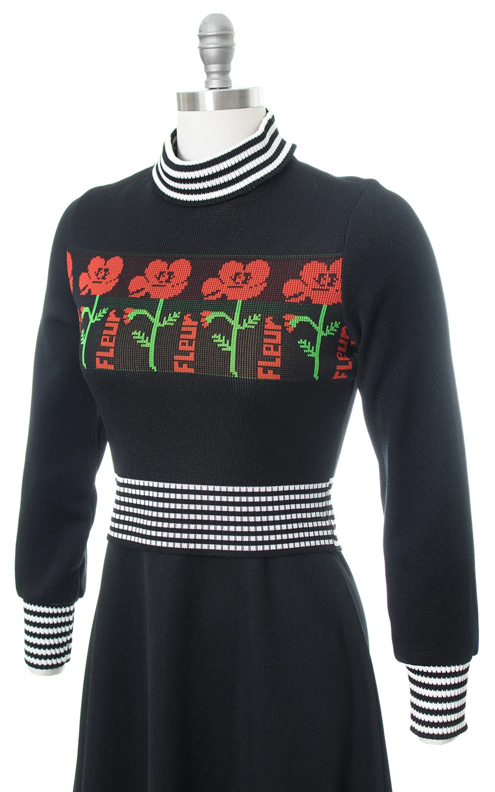 1970s "Fleur" Poppy Novelty Print Sweater Dress | small/medium