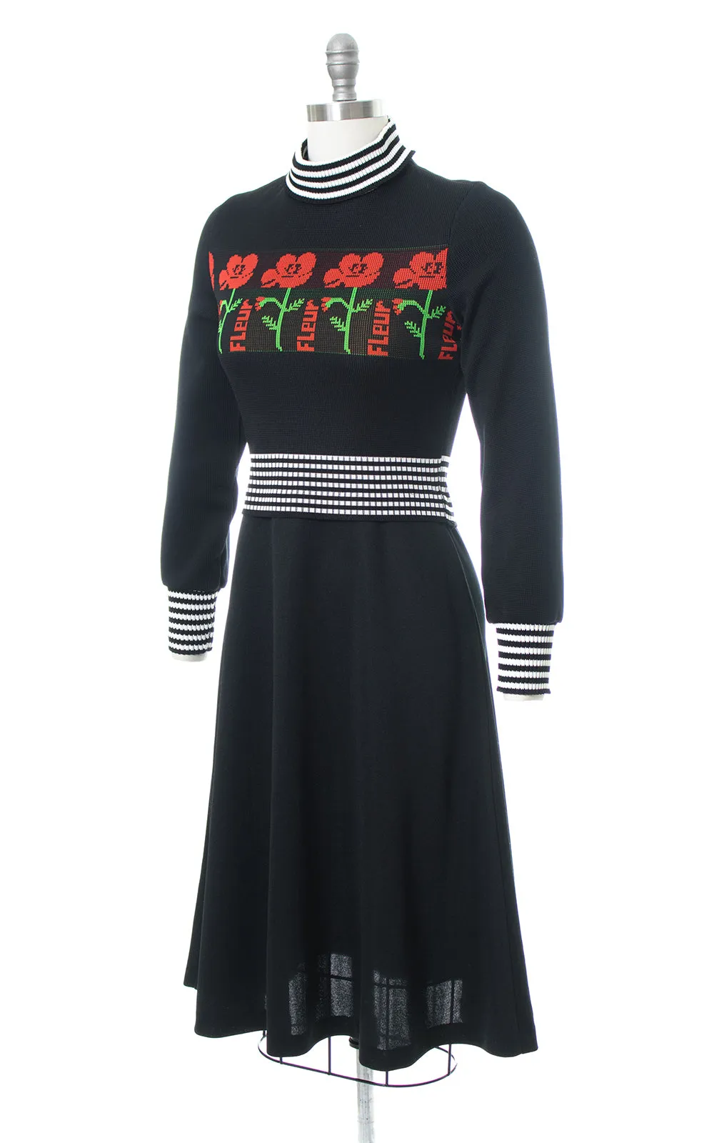 1970s "Fleur" Poppy Novelty Print Sweater Dress | small/medium