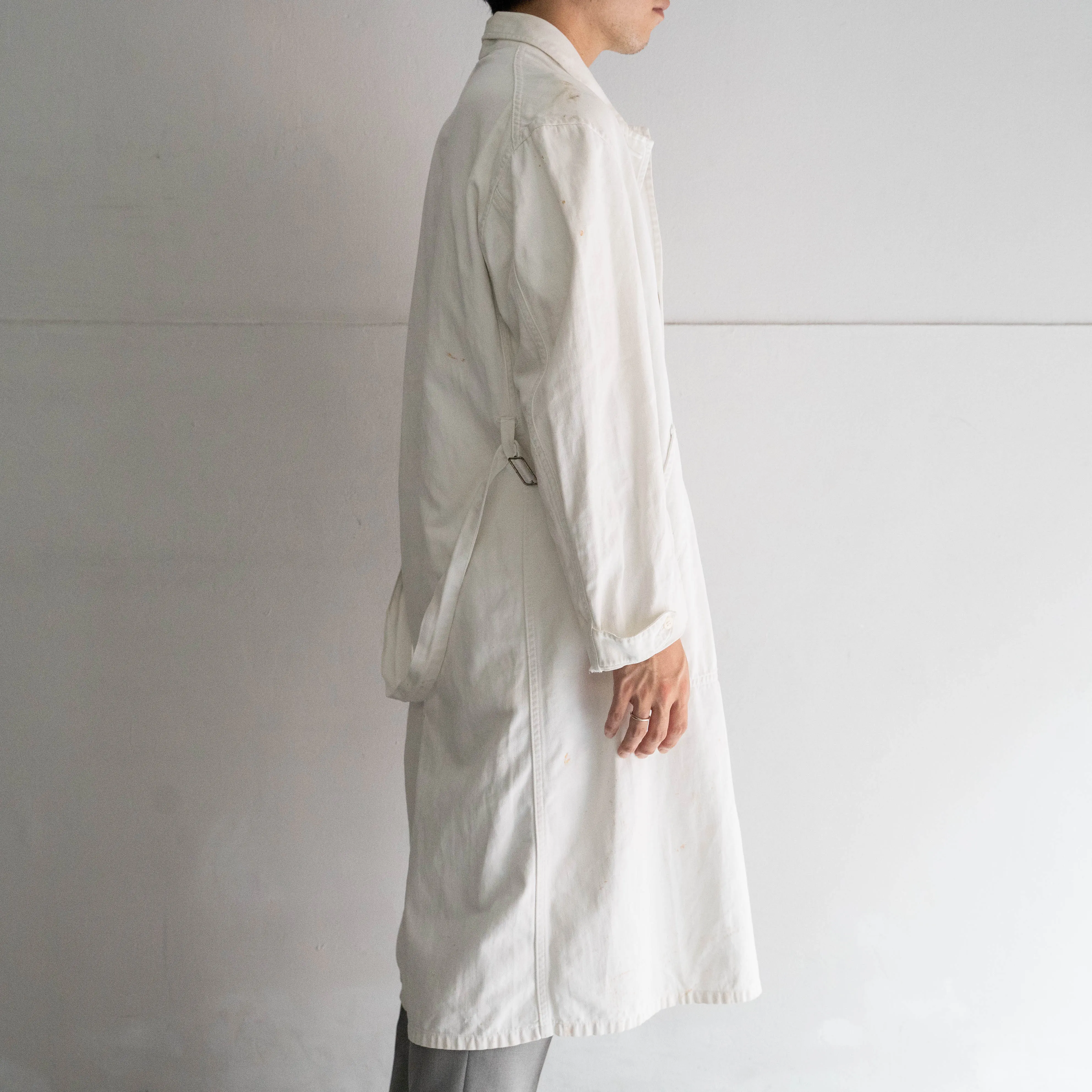 around 1960s France white color cotton twill work coat 'with belt'