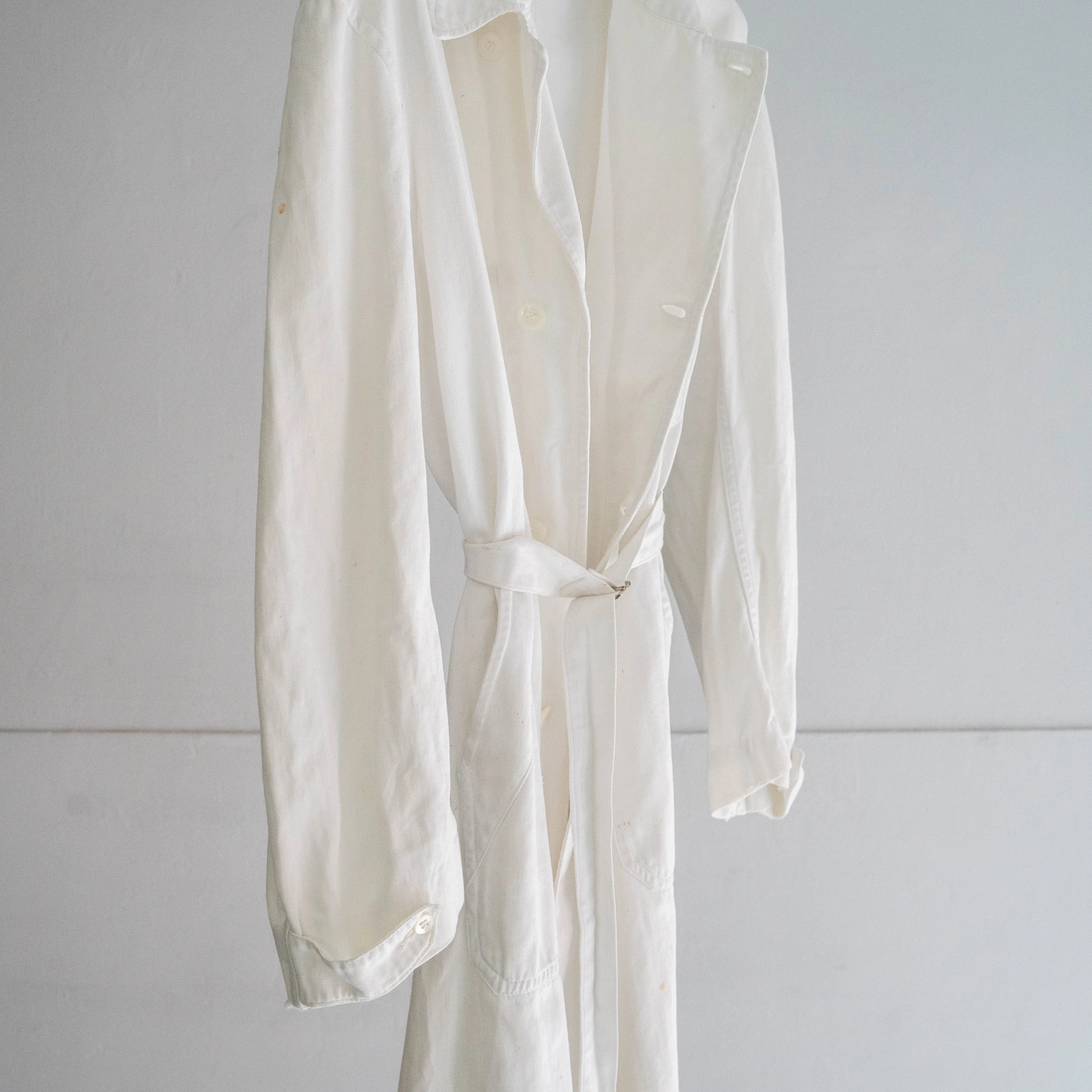 around 1960s France white color cotton twill work coat 'with belt'