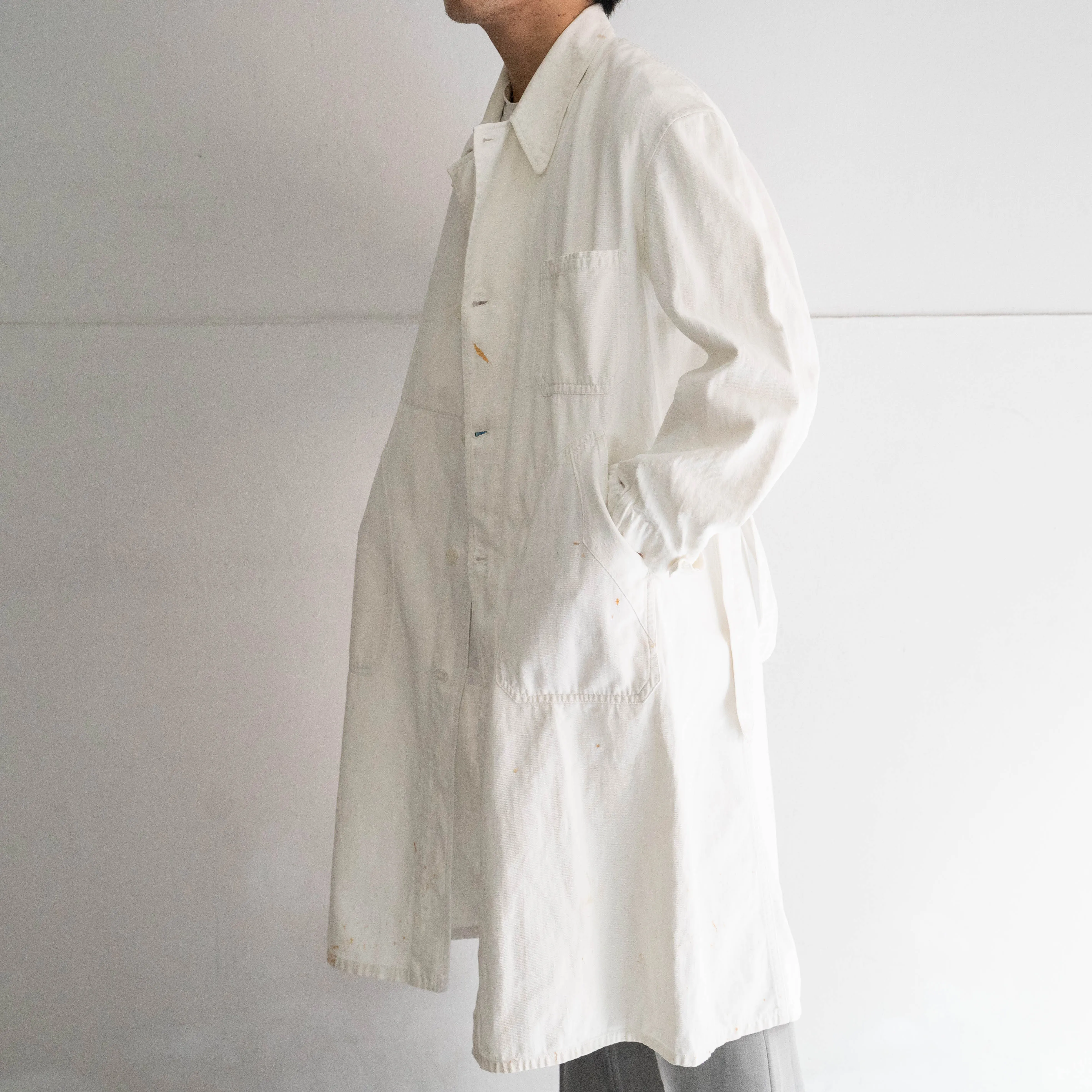 around 1960s France white color cotton twill work coat 'with belt'