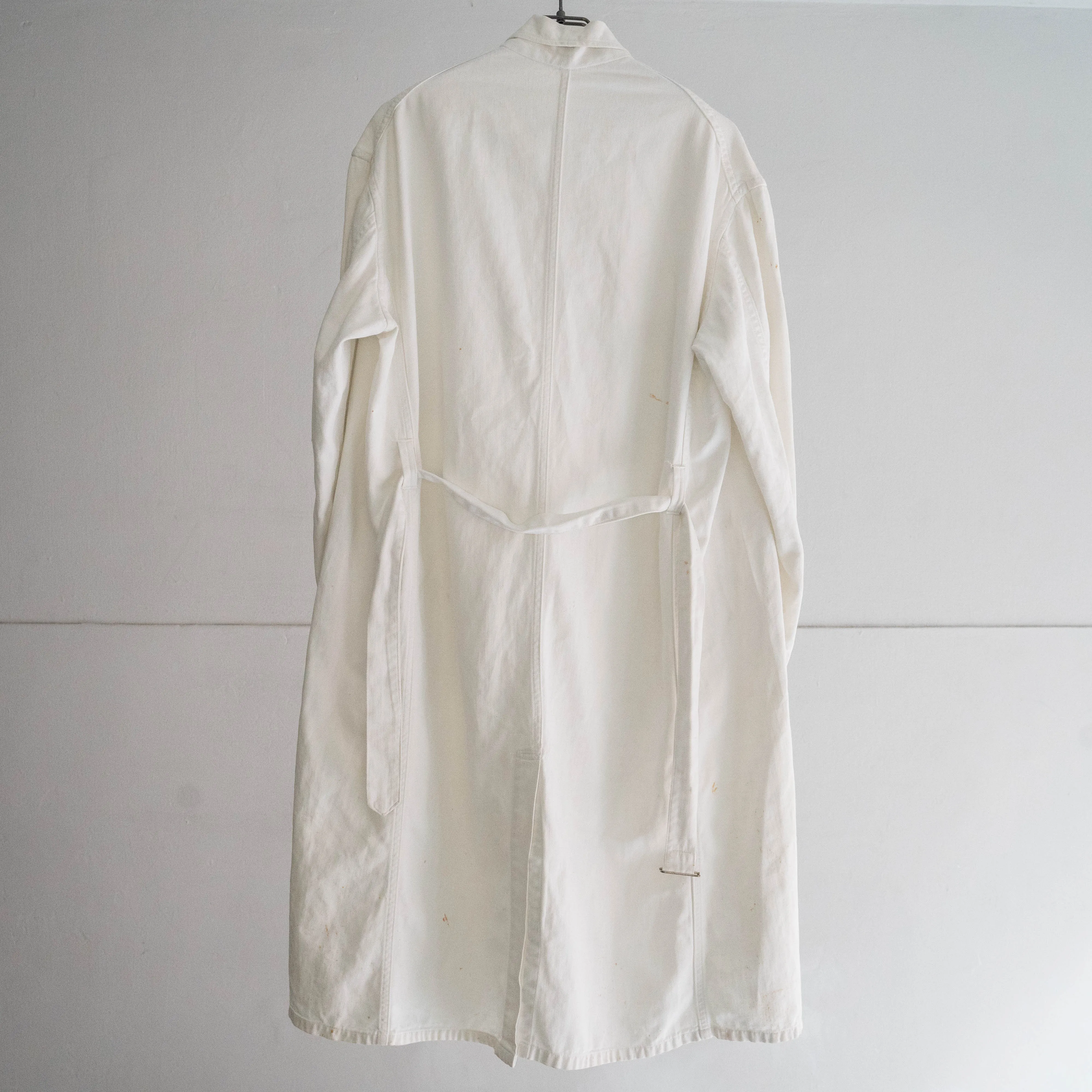around 1960s France white color cotton twill work coat 'with belt'