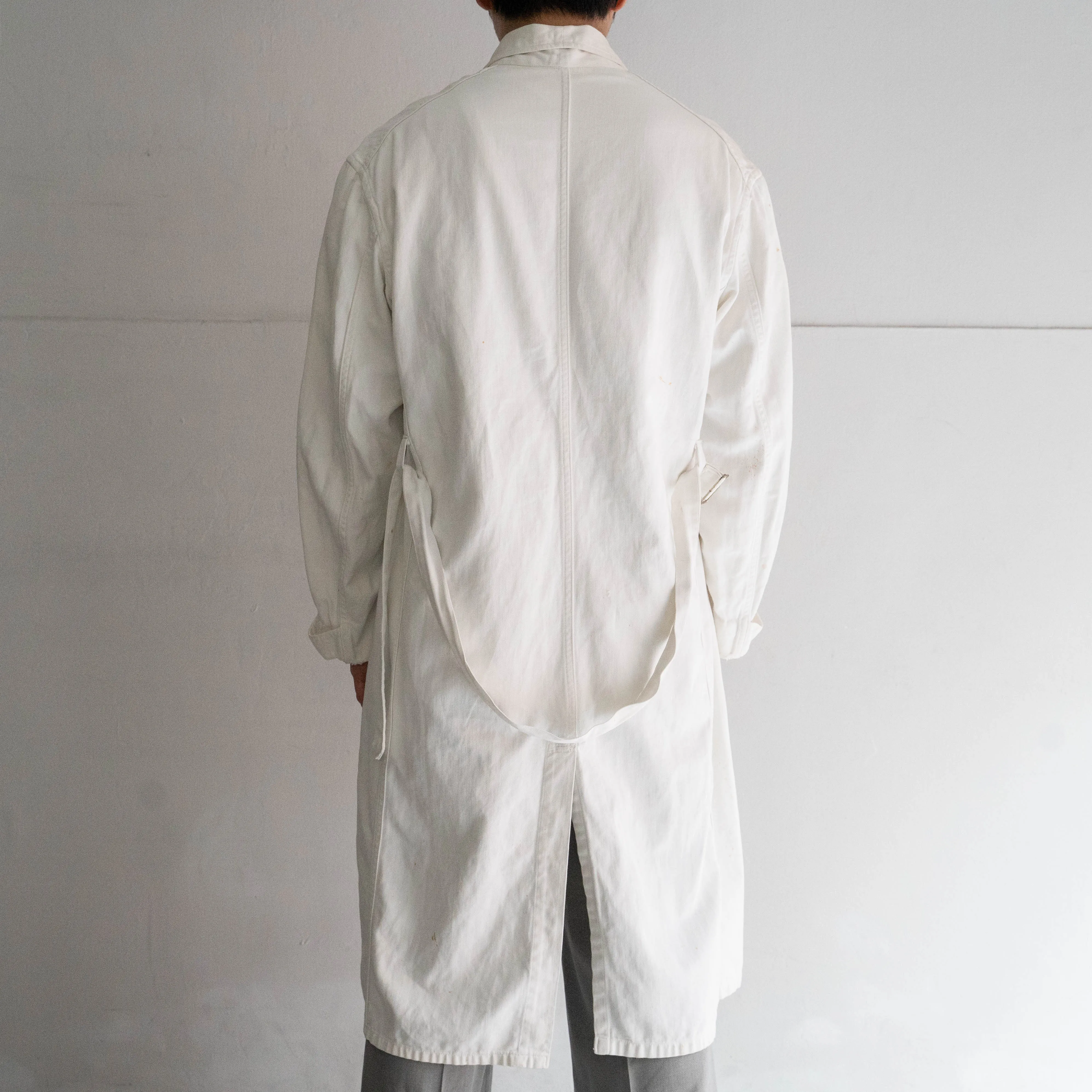 around 1960s France white color cotton twill work coat 'with belt'