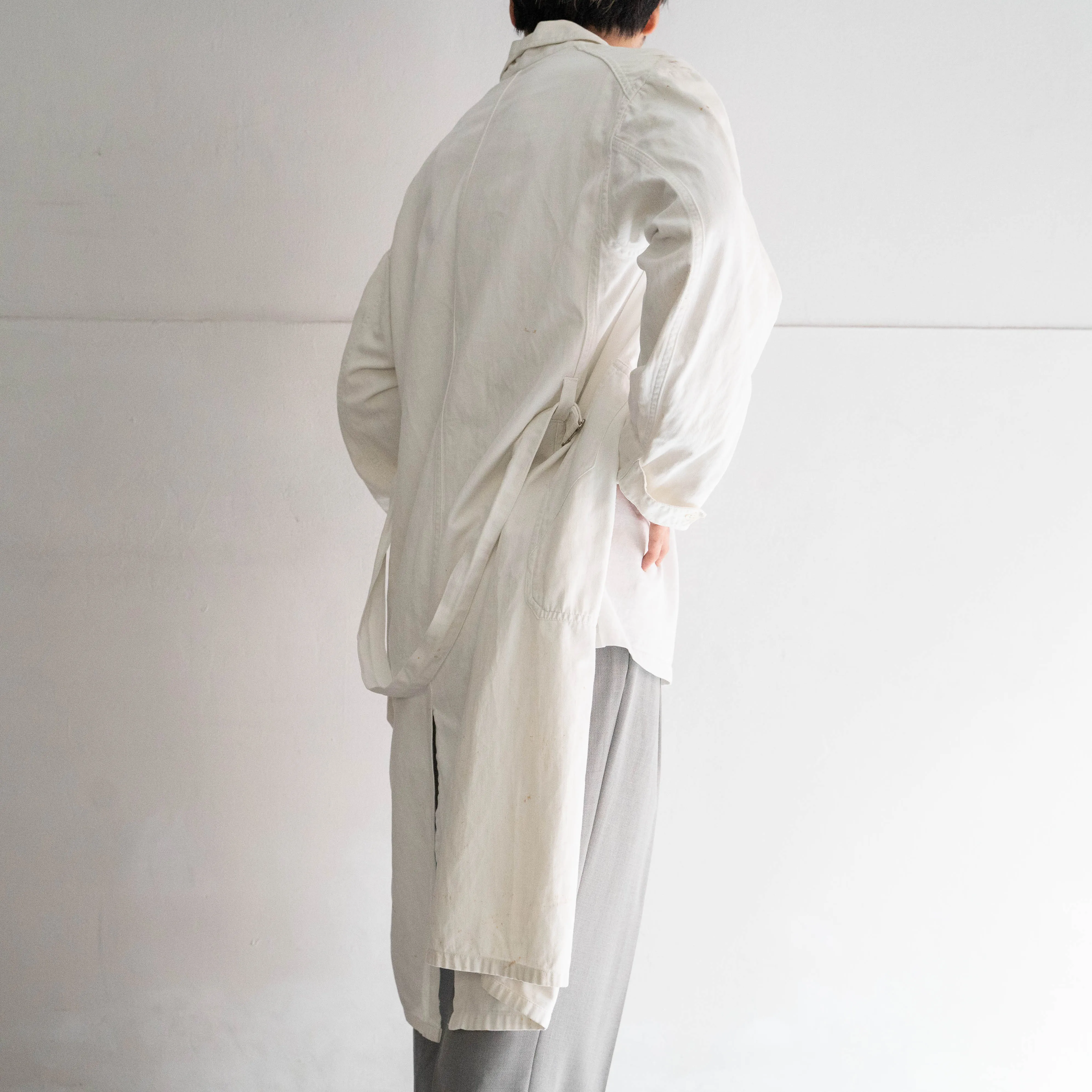 around 1960s France white color cotton twill work coat 'with belt'